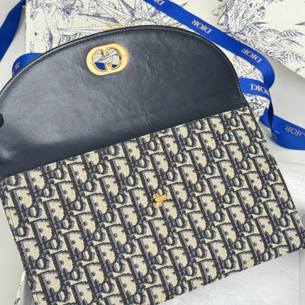 DIOR 25S 30 MONTAIGNE AVENUE POUCH WITH FLAP 30 IN BLUE DIOR OBLIQUE JACQUARD