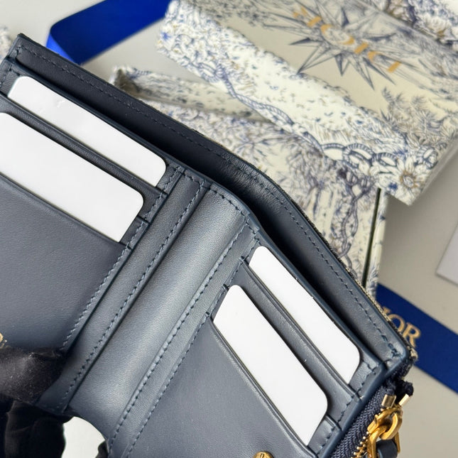 DIOR 25S 30 MONTAIGNE DAHLIA WALLET 11 IN BLUE DIOR OBLIQUE JACQUARD