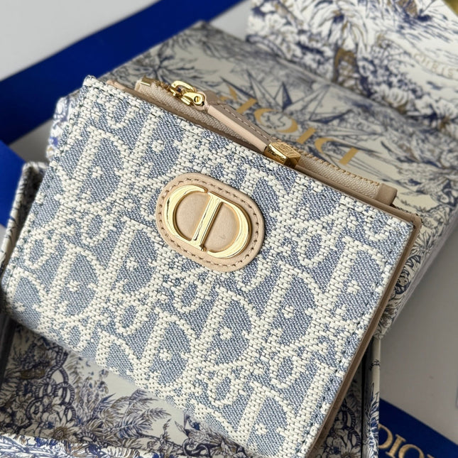 DIOR 25S 30 MONTAIGNE DAHLIA WALLET 11 IN LIGHT BLUE DIOR OBLIQUE JACQUARD