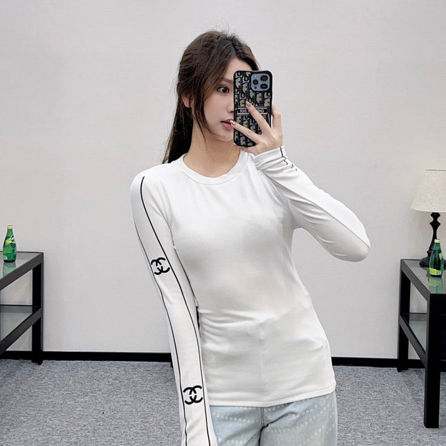 CHANEL 25S LONG-SLEEVE CREW NECK T-SHIRT 406