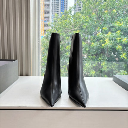 BALENCIAGA 25S ANKLE BOOTS WITH ZIPPER IN BLACK COW LEATHER