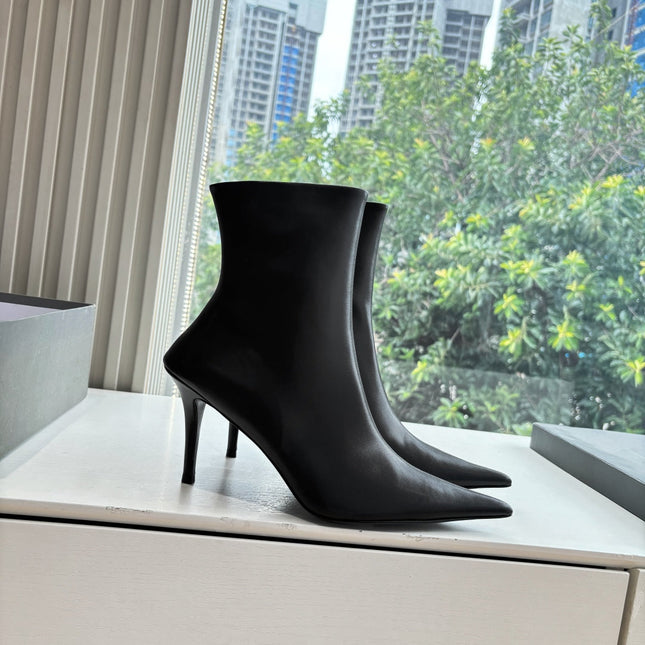 BALENCIAGA 25S ANKLE BOOTS WITH ZIPPER IN BLACK COW LEATHER
