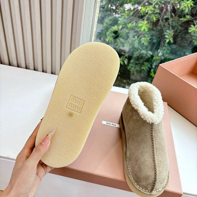 WHITE SHEARLING BOOTS IN TAN BROWN SUEDE