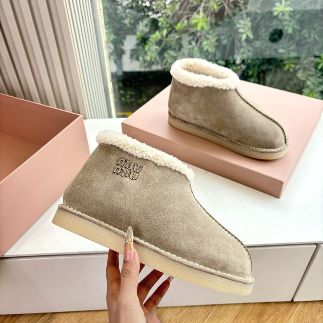 WHITE SHEARLING BOOTS IN TAN BROWN SUEDE