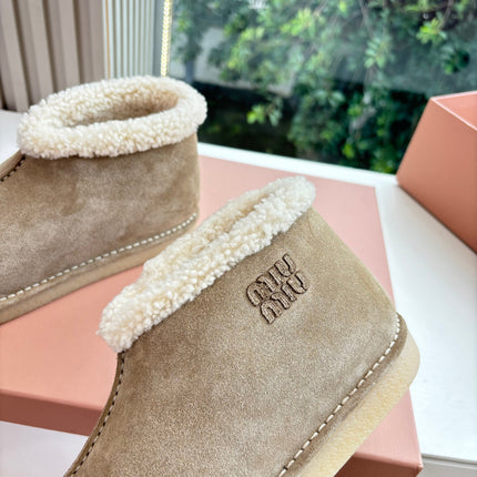 WHITE SHEARLING BOOTS IN TAN BROWN SUEDE