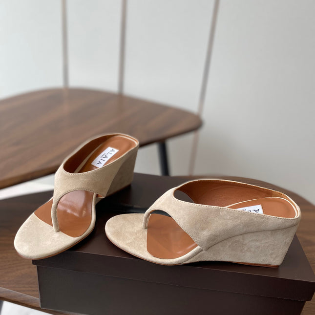 ALAIA WEDGE THONG SANDALS 25S IN LIGHT BEIGE SUEDE