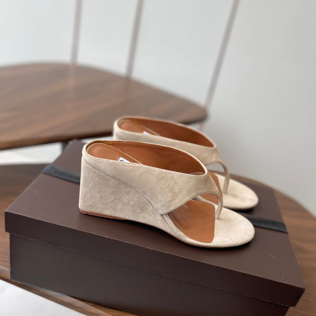ALAIA WEDGE THONG SANDALS 25S IN LIGHT BEIGE SUEDE