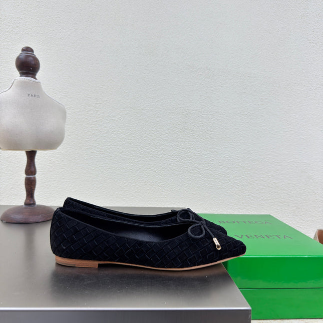 BALLET FLAT IN BLACK INTRECCIATO SUEDE WITH BOW