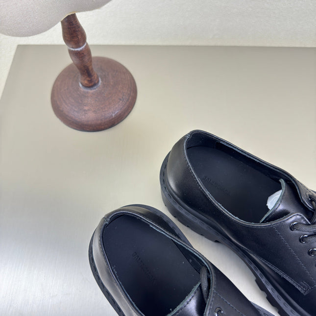 STOMPER DERBY IN BLACK SOFT BULLSKIN