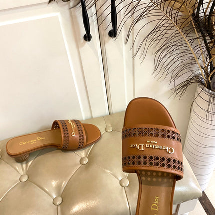 DWAY HEELED SLIDE IN BRONZE BROWN CALFSKIN WITH GOLD LOGO