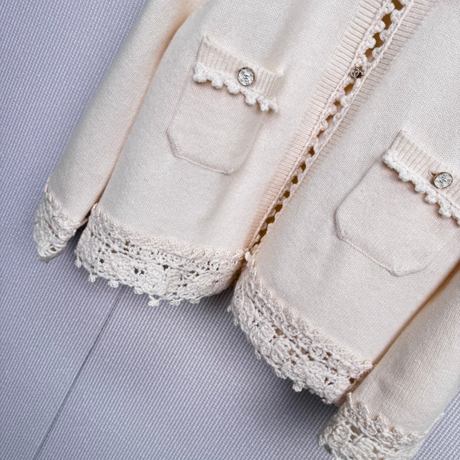 CHANEL 25S KNIT CARDIGAN WITH LACE COLLAR 417