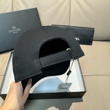 BLACK BASEBALL CAP WITH WHITE LOGO IN COTTON 672797