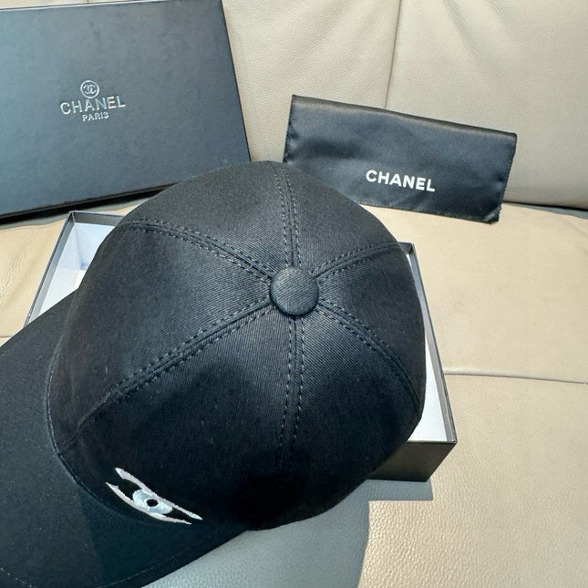 BLACK BASEBALL CAP WITH WHITE LOGO IN COTTON 672797