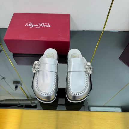 SLIDY VIV' MULES IN SILVER PATENT CALFSKIN