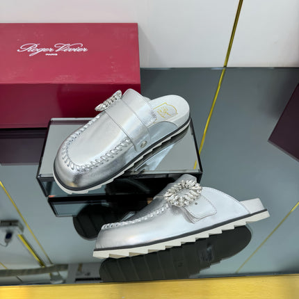 SLIDY VIV' MULES IN SILVER PATENT CALFSKIN