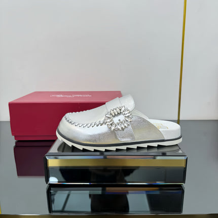 SLIDY VIV' MULES IN SILVER PATENT CALFSKIN