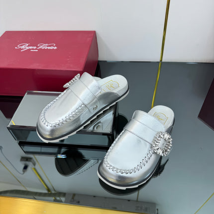 SLIDY VIV' MULES IN SILVER PATENT CALFSKIN