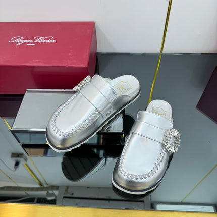 SLIDY VIV' MULES IN SILVER PATENT CALFSKIN