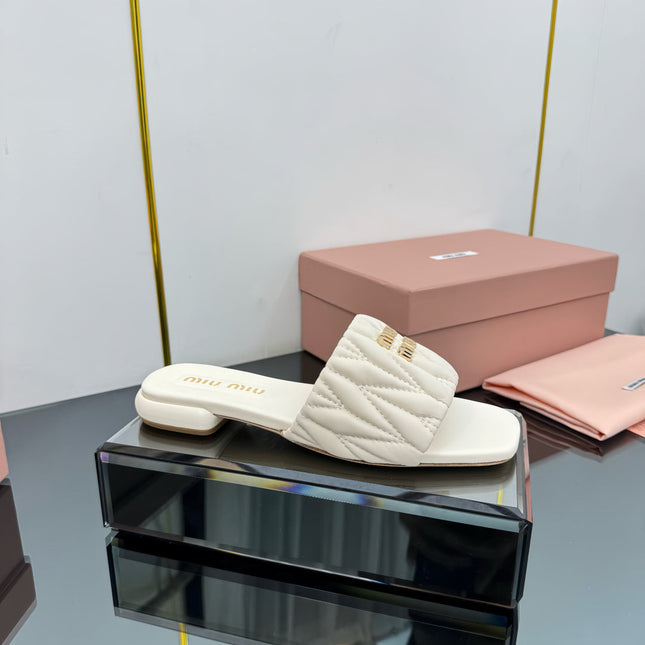 MATELASSÉ SLIDES IN OFF WHITE CALFSKIN