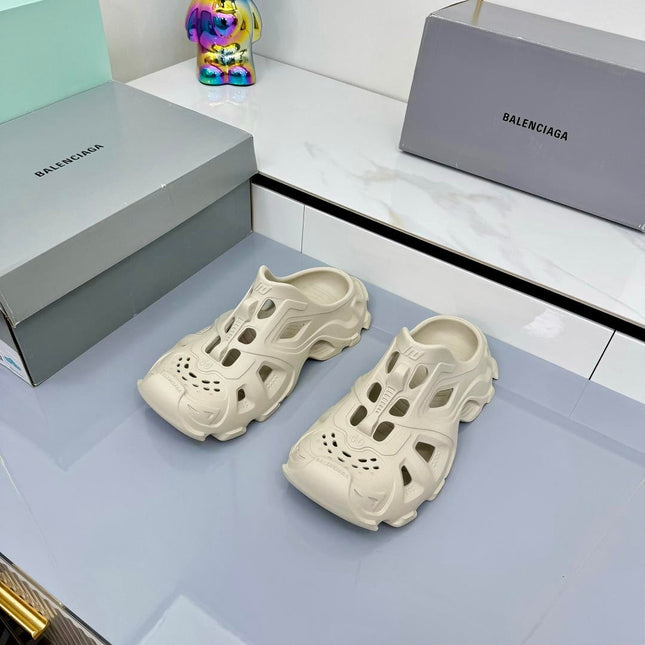 BALENCIAGA 25S POOL CROCS SLIDE IN LIGHT BEIGE SYNTHETIC RUBBER