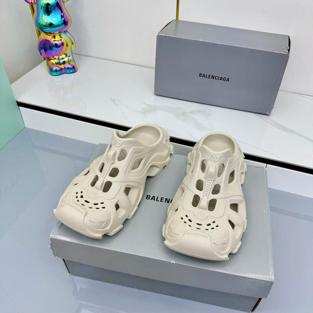 BALENCIAGA 25S POOL CROCS SLIDE IN LIGHT BEIGE SYNTHETIC RUBBER