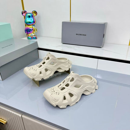 BALENCIAGA 25S POOL CROCS SLIDE IN LIGHT BEIGE SYNTHETIC RUBBER