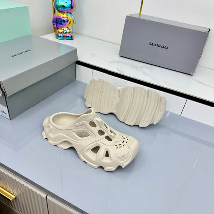 BALENCIAGA 25S POOL CROCS SLIDE IN LIGHT BEIGE SYNTHETIC RUBBER
