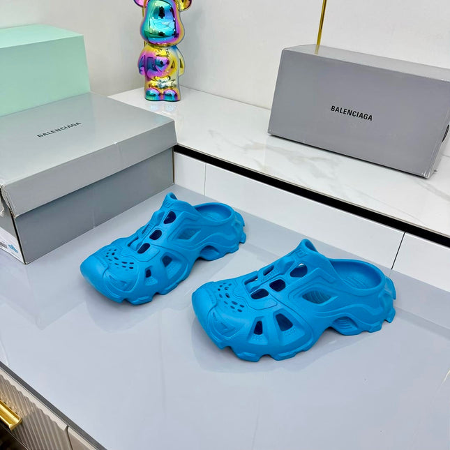 BALENCIAGA 25S POOL CROCS SLIDE IN BLUE SYNTHETIC RUBBER
