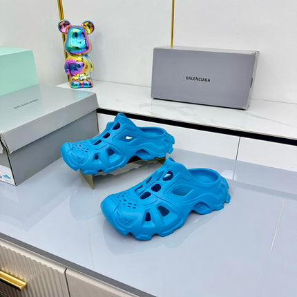 BALENCIAGA 25S POOL CROCS SLIDE IN BLUE SYNTHETIC RUBBER