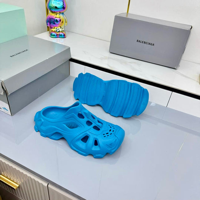 BALENCIAGA 25S POOL CROCS SLIDE IN BLUE SYNTHETIC RUBBER
