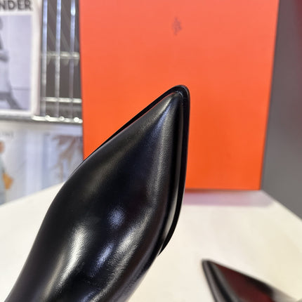 HM 25S POINTED-TOE KNEE-HIGH BOOTS IN BLACK GLOSSY LAMBSKIN