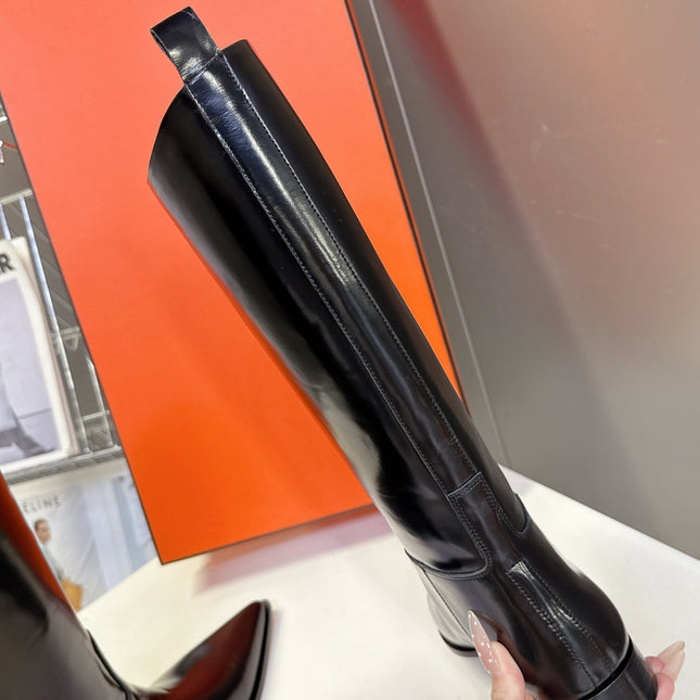 HM 25S POINTED-TOE KNEE-HIGH BOOTS IN BLACK GLOSSY LAMBSKIN