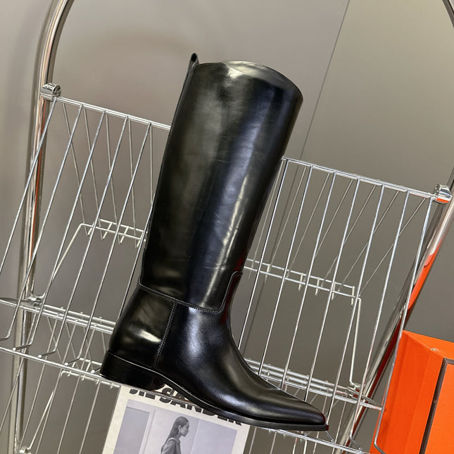 HM 25S POINTED-TOE KNEE-HIGH BOOTS IN BLACK GLOSSY LAMBSKIN