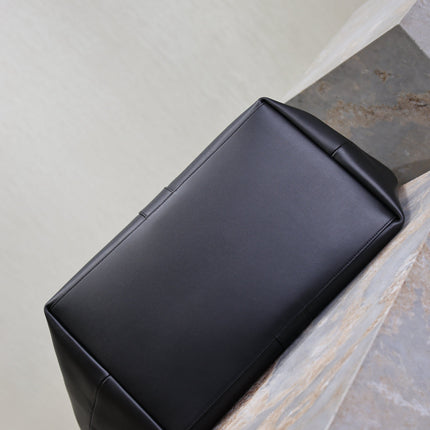 YSL 25S Y TOTE 50 IN BLACK CALFSKIN GOLD HARDWRE