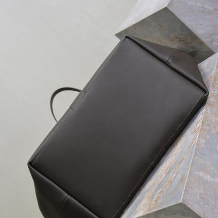 YSL 25S Y MAXI TOTE 50 IN MUTED CHARCOAL CALFSKIN GOLD HARDWRE