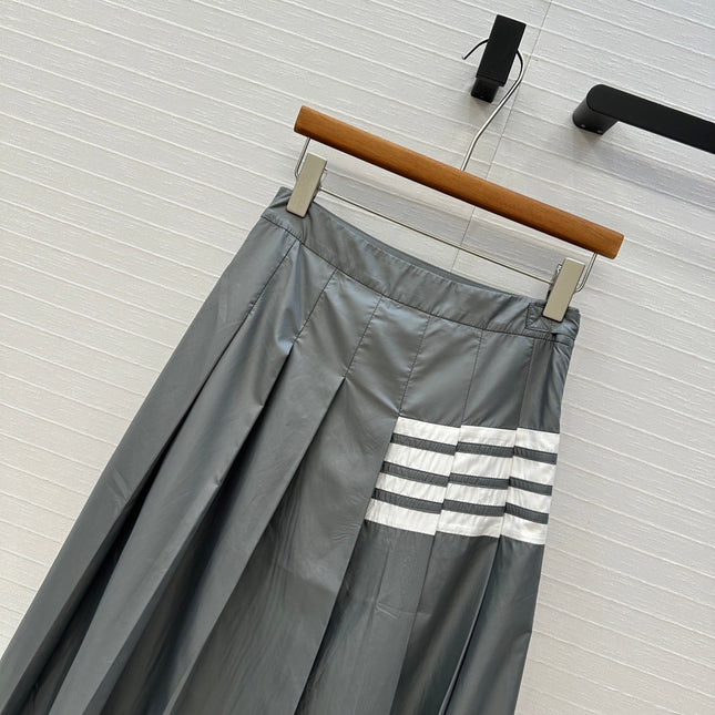 THOM BROWNE MID-LENGTH PLEATED SKIRT IN GRAY