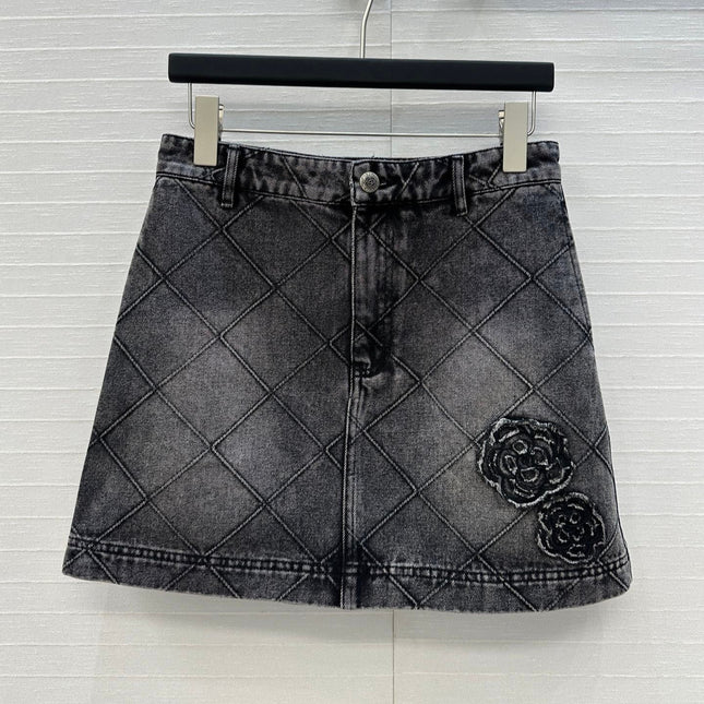 CHANEL DENIM SKIRT WITH DIAMOND PATTERN 276112