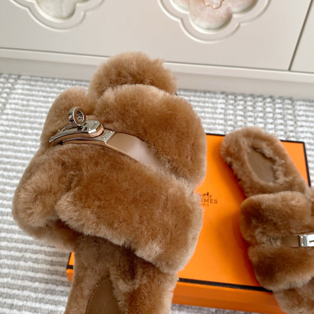 HM 25S ECLAIR SANDAL IN BROWN SHEARLING WITH SILVER HARDWARE