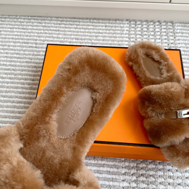 HM 25S ECLAIR SANDAL IN BROWN SHEARLING WITH SILVER HARDWARE