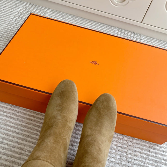 HM 25S TALL BOOTS 90 MM IN WARM BEIGE GOLD SUEDE