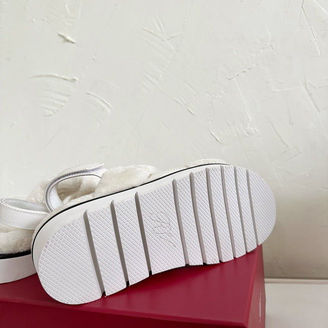 SLIDY VIV' WINTER FUR STRASS BUCKLE SANDALS IN WHITE SHEARLING