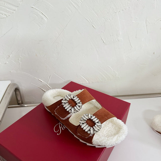 SLIDY VIV’ FUR STRASS BUCKLE MULES IN BROWN SUEDE AND CREAM SHEARLING INSOLE