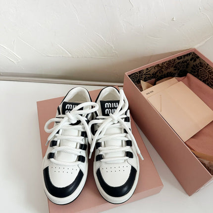 SNEAKERS SIMPLE DESIGN IN BLACK MIX WHITE SHEEPSKIN