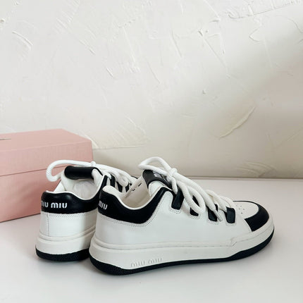 SNEAKERS SIMPLE DESIGN IN BLACK MIX WHITE SHEEPSKIN