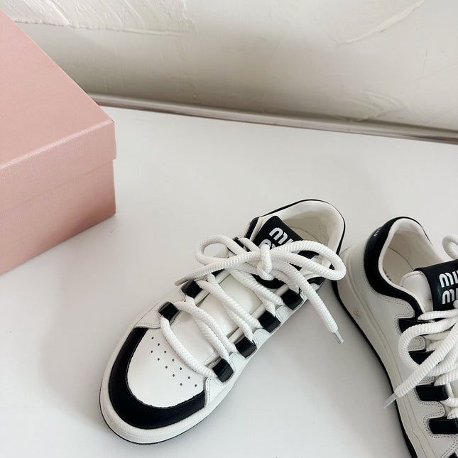 SNEAKERS SIMPLE DESIGN IN BLACK MIX WHITE SHEEPSKIN