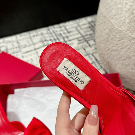 HIGH MULE IN CHERRY RED SILK