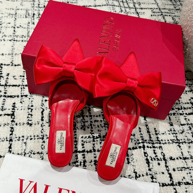 HIGH MULE IN CHERRY RED SILK