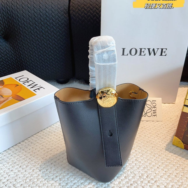 MINI PEBBLE BUCKET 20 BAG IN BLACK SOFT GRAINED CALFSKIN