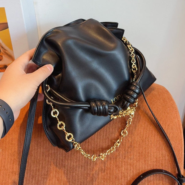 LOE 29 FLAMENCO CLUTCH IN BLACK NAPPA CALFSKIN