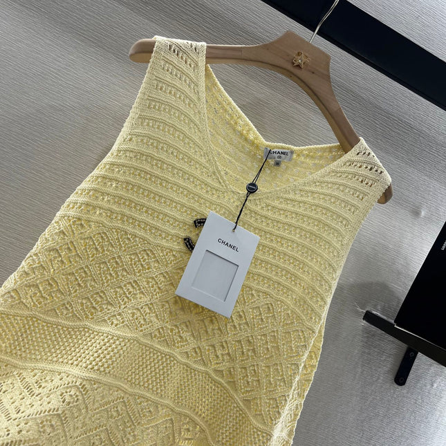 CHANEL LIGHT YELLOW SLEEVELESS KNIT TOP
